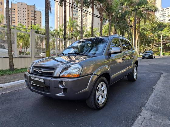 HYUNDAI TUCSON 2.0 MPFI GLS 16V 143CV 2WD FLEX 4P AUTOMÁTICO HYUNDAI TUCSON 2.0 MPFI GLS 16V 143CV 2WD FLEX 4P AUTOMÁTICO